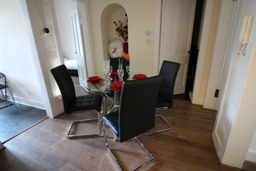 Logie Baird Apartment เฮเลนส์บะระ ภายนอก รูปภาพ
