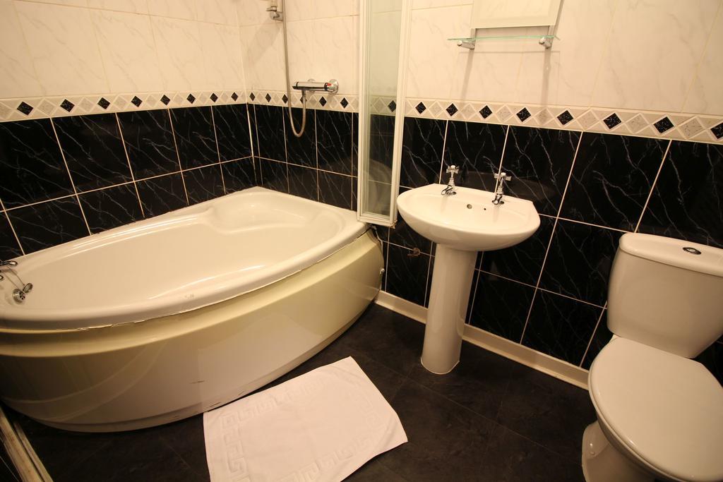 Logie Baird Apartment เฮเลนส์บะระ ภายนอก รูปภาพ