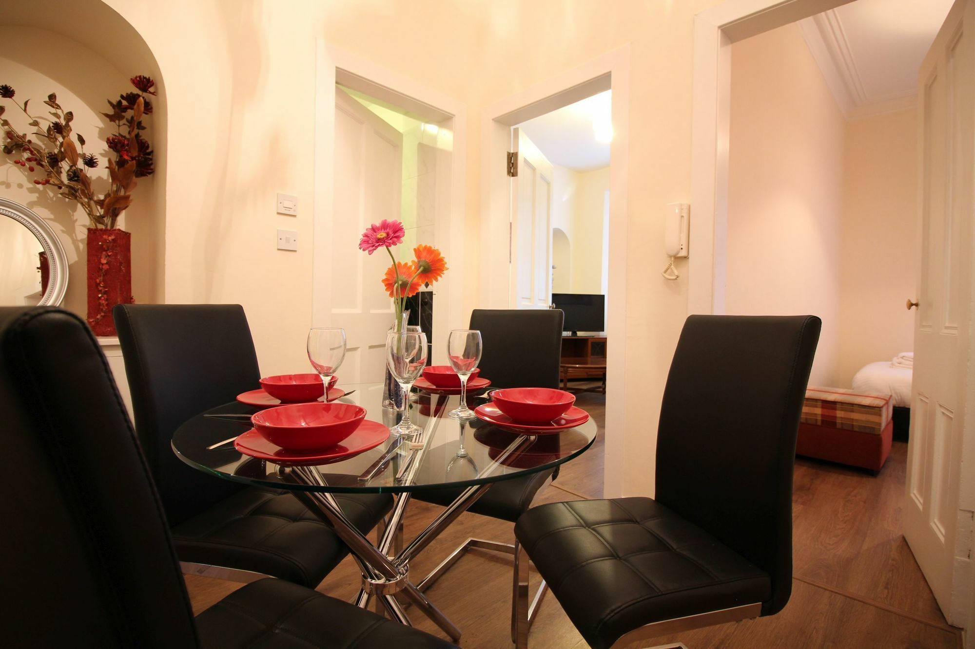 Logie Baird Apartment เฮเลนส์บะระ ภายนอก รูปภาพ