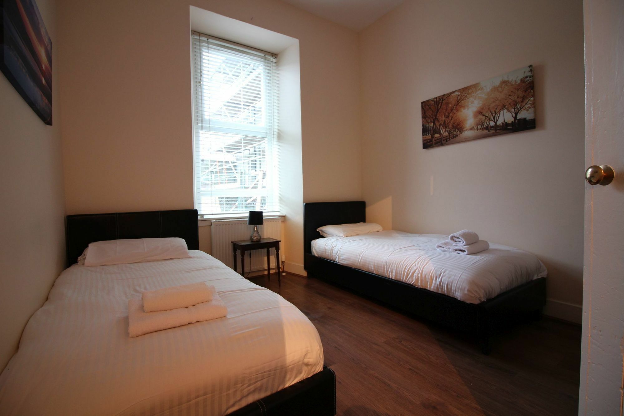 Logie Baird Apartment เฮเลนส์บะระ ภายนอก รูปภาพ