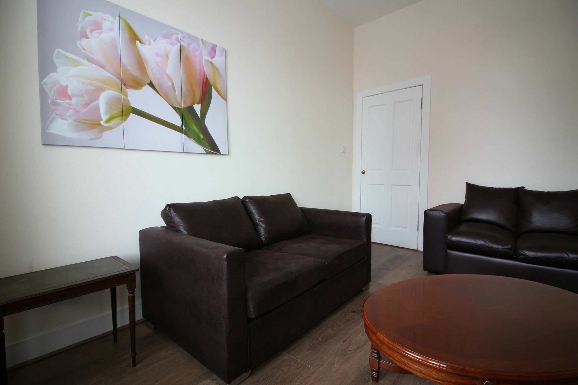 Logie Baird Apartment เฮเลนส์บะระ ภายนอก รูปภาพ